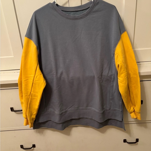 Women’s Pullover - Picture 1 of 2